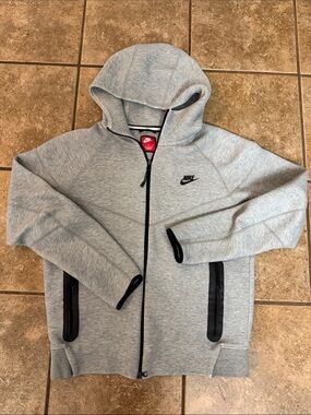 Nike Men's Heather Gray Full-Zip Hooded Performance Jacket